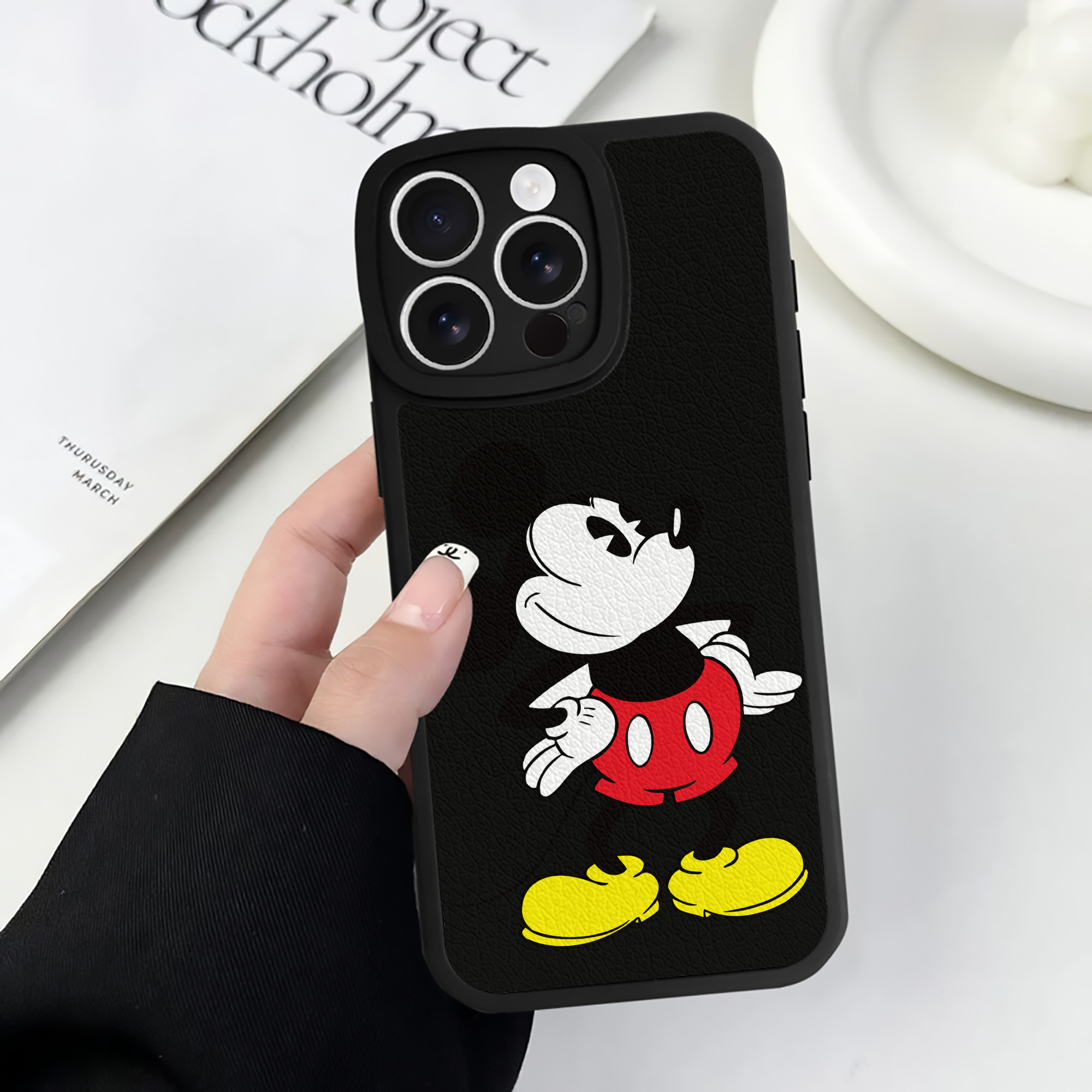 （画像用） ミッキーマウス Mickey Mouse 【iPhone 16シリーズ対応】シリコンスマホケース（レザー調） 材質：シリコン